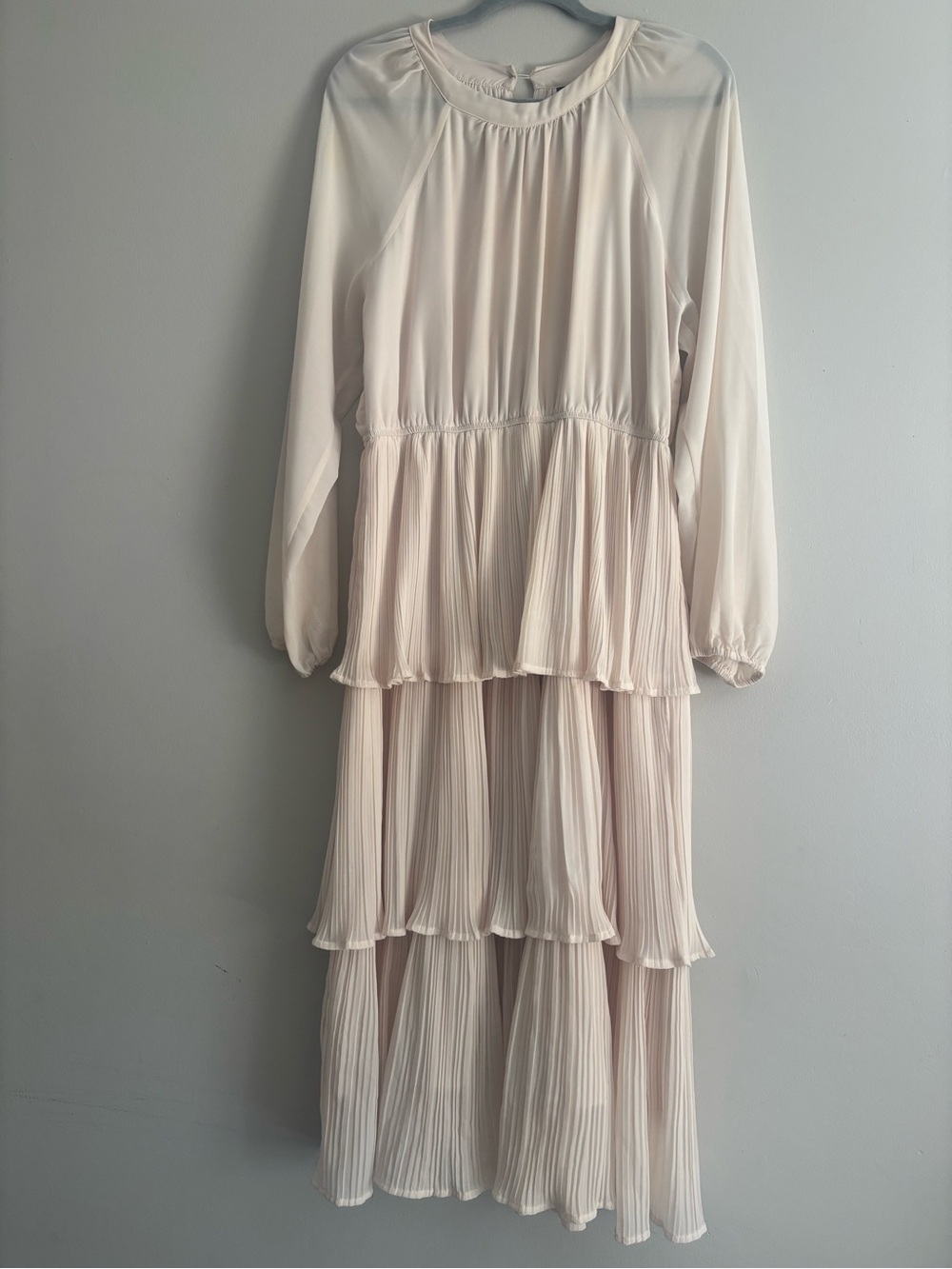 Elegant Cream Tiered Pleated Long-Sleeve Dress